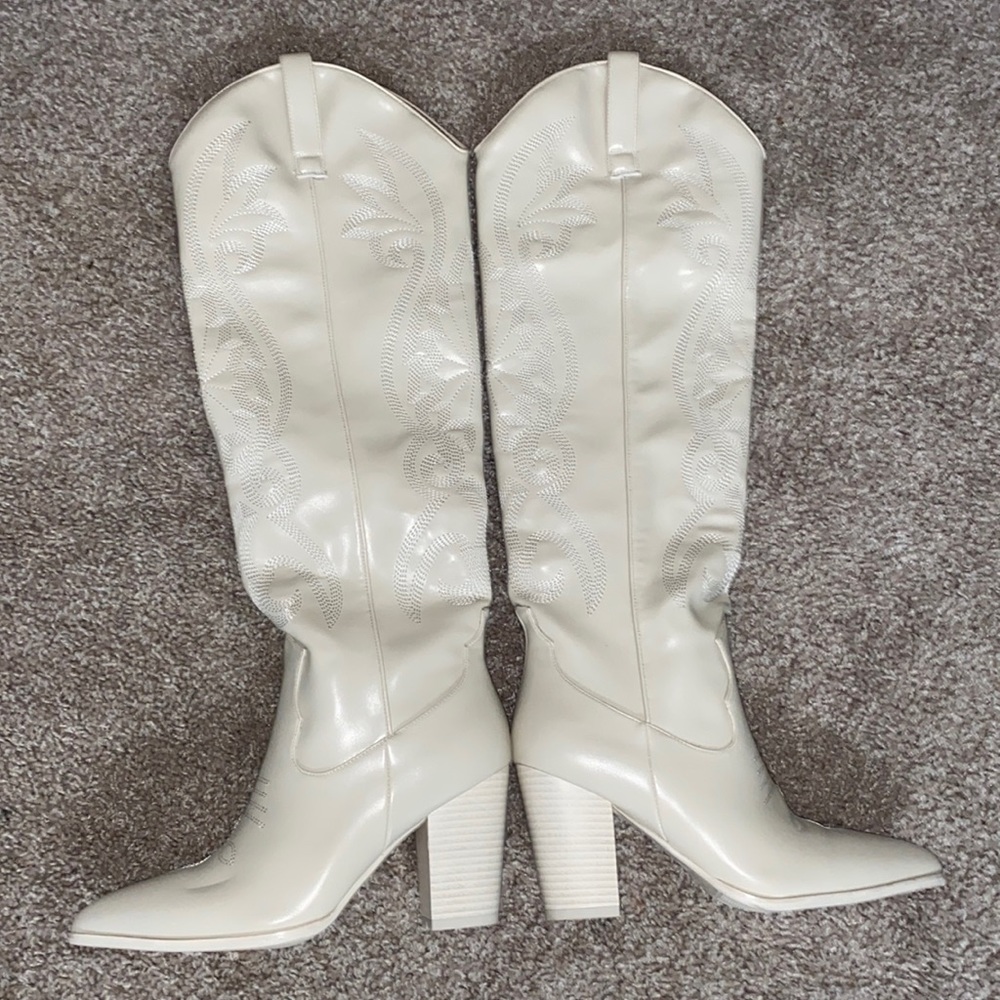 NEVER WORN Western Knee High Boots Embroidered Chunky Block Heel & Pointed toe